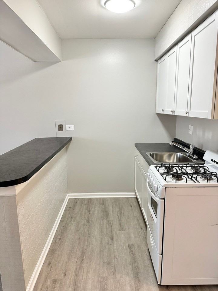 1940 Mark Ave Apt 15 #15 - Photo 4 of 7