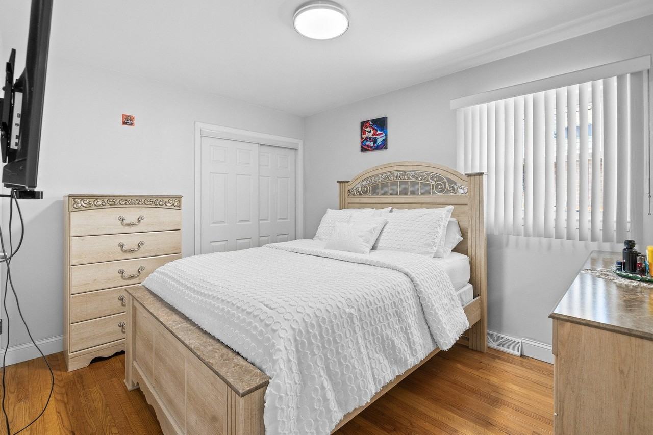 7625 W Strong St - Photo 6 of 24