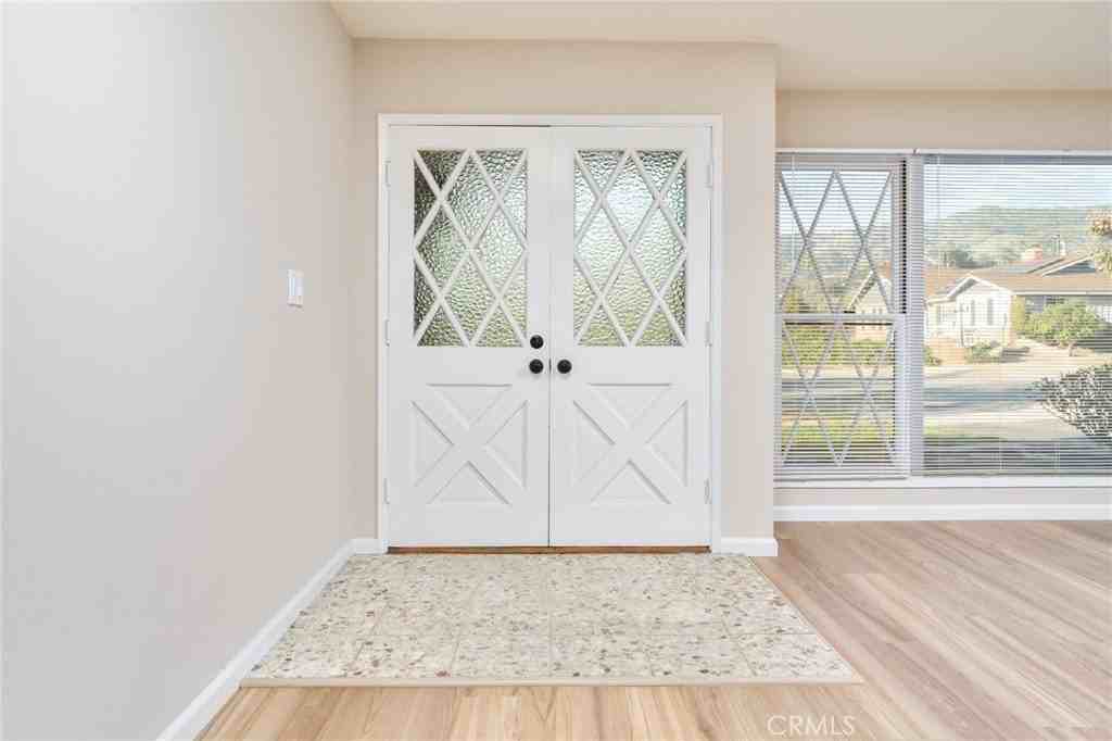 2426 W Valewood St - Photo 3 of 28