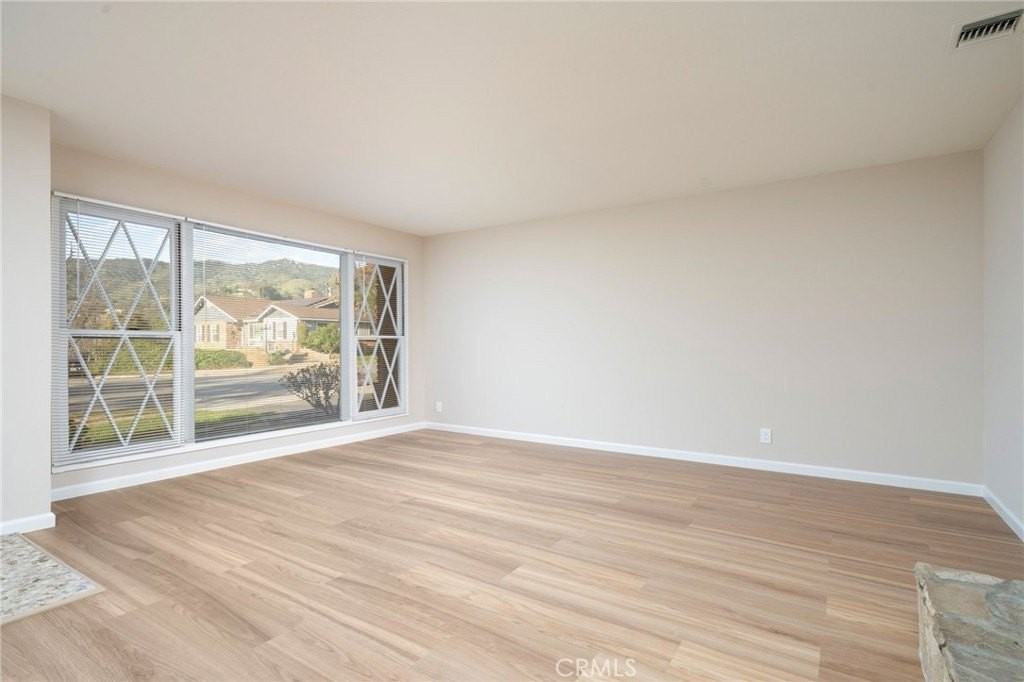 2426 W Valewood St - Photo 4 of 28