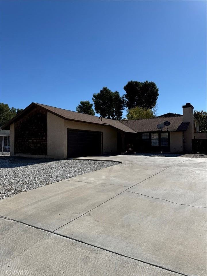 15171 Wildrose St - Photo 2 of 39