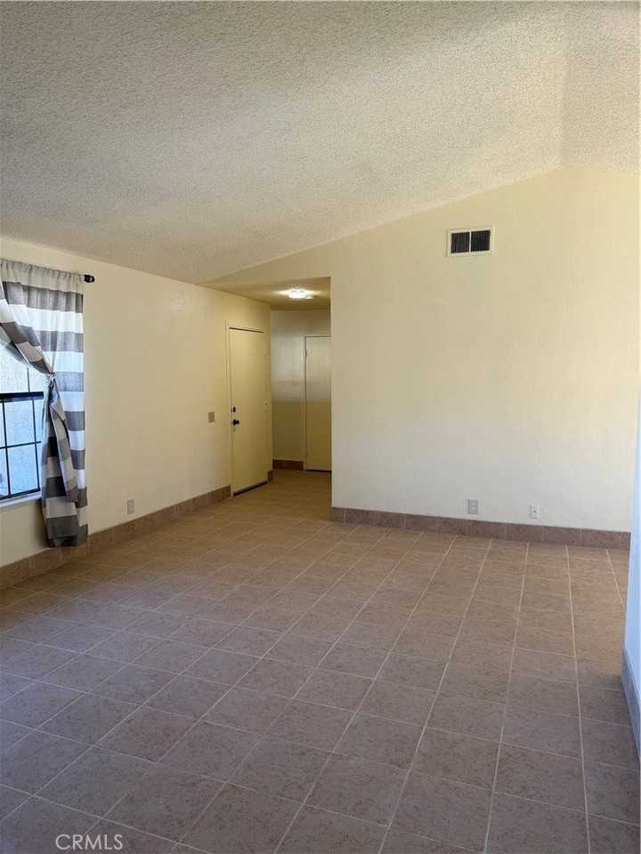 15171 Wildrose St - Photo 7 of 39