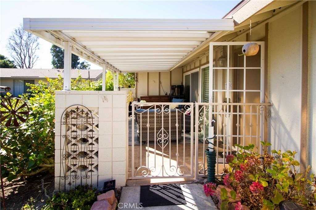 752 Avenida Majorca #C - Photo 4 of 28