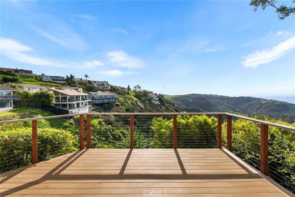 2575 Temple Hills Dr - Photo 3 of 36