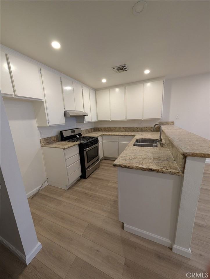 17330 Chatsworth St - Photo 3 of 12