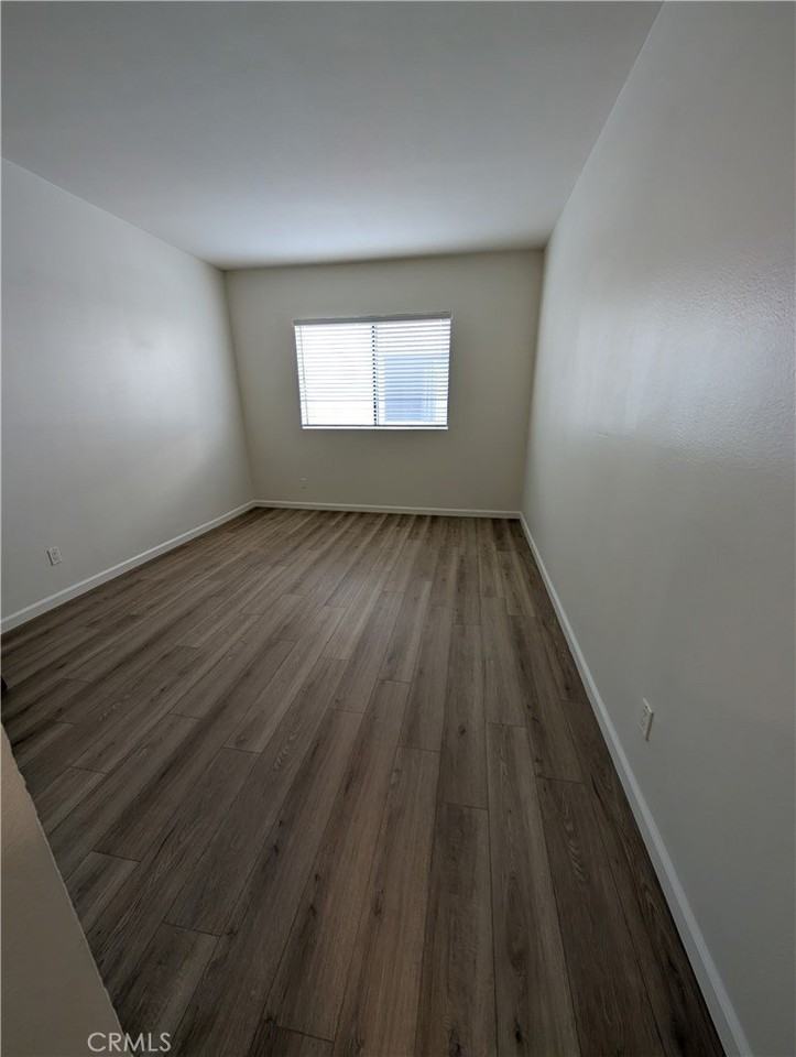 17330 Chatsworth St - Photo 6 of 12