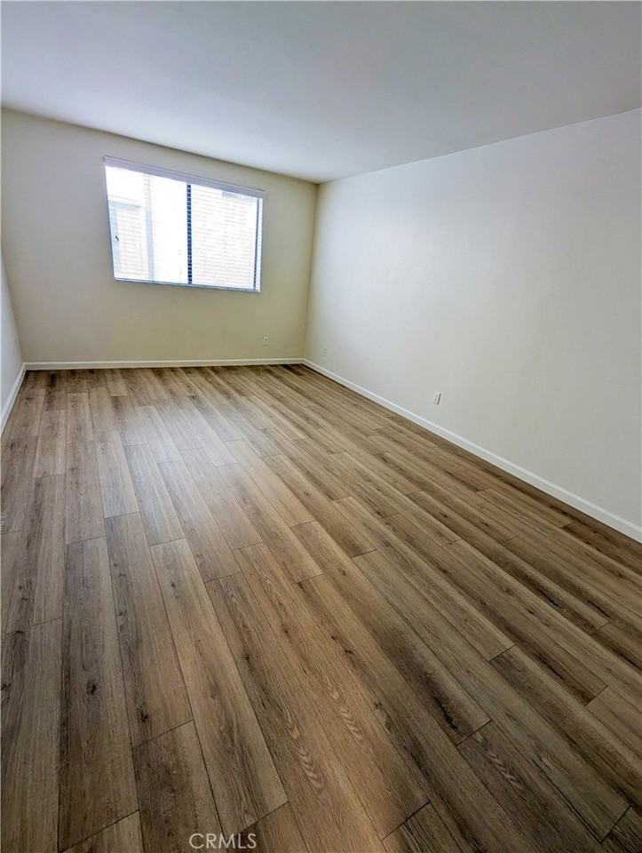 17330 Chatsworth St - Photo 7 of 12