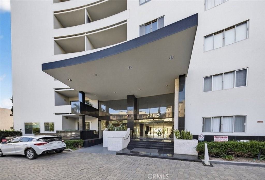 7250 Franklin Ave - Photo 2 of 50