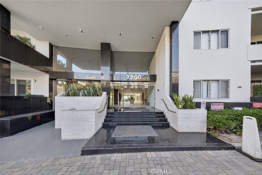 7250 Franklin Ave - Photo 3 of 50