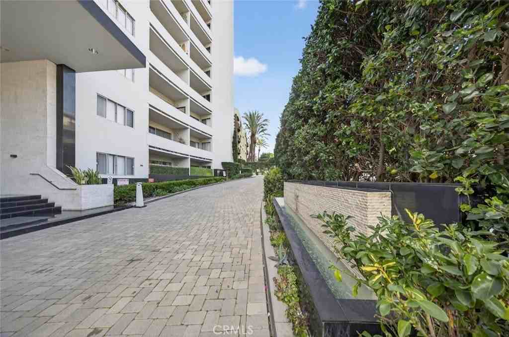 7250 Franklin Ave - Photo 5 of 50