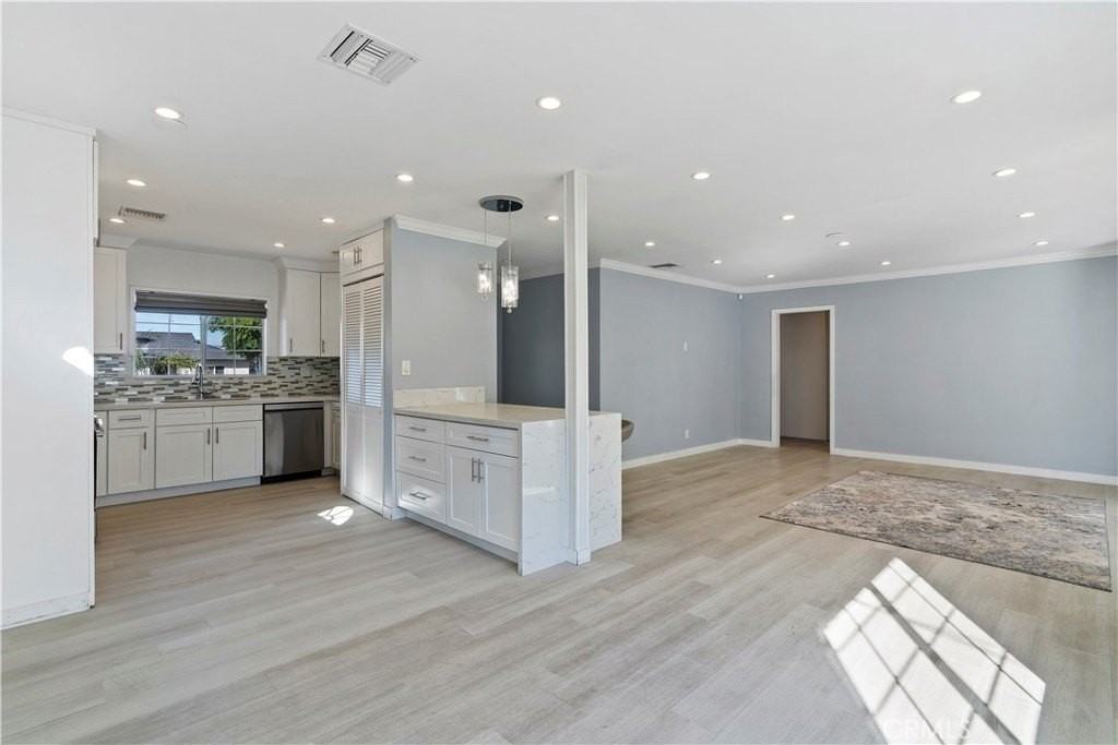 11108 Leolang Ave - Photo 3 of 36