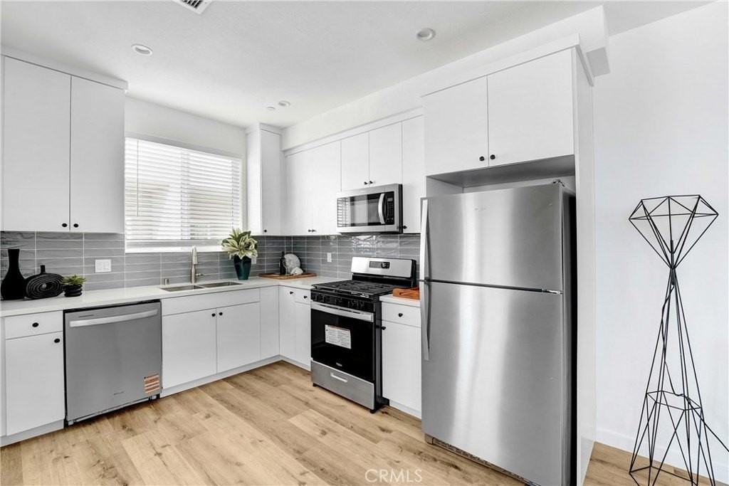 11960 Vanowen St - Photo 5 of 16