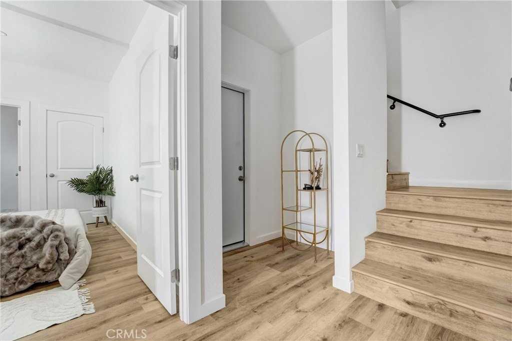 11950 Vanowen St - Photo 4 of 16