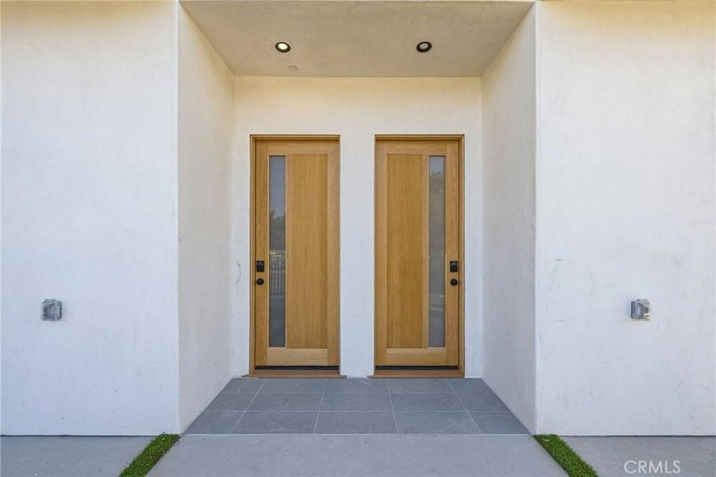 6554 Balboa Blvd - Photo 3 of 15