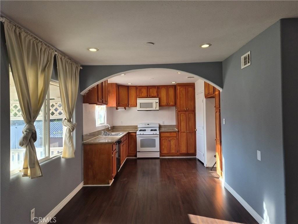 18749 Lemay St - Photo 2 of 17