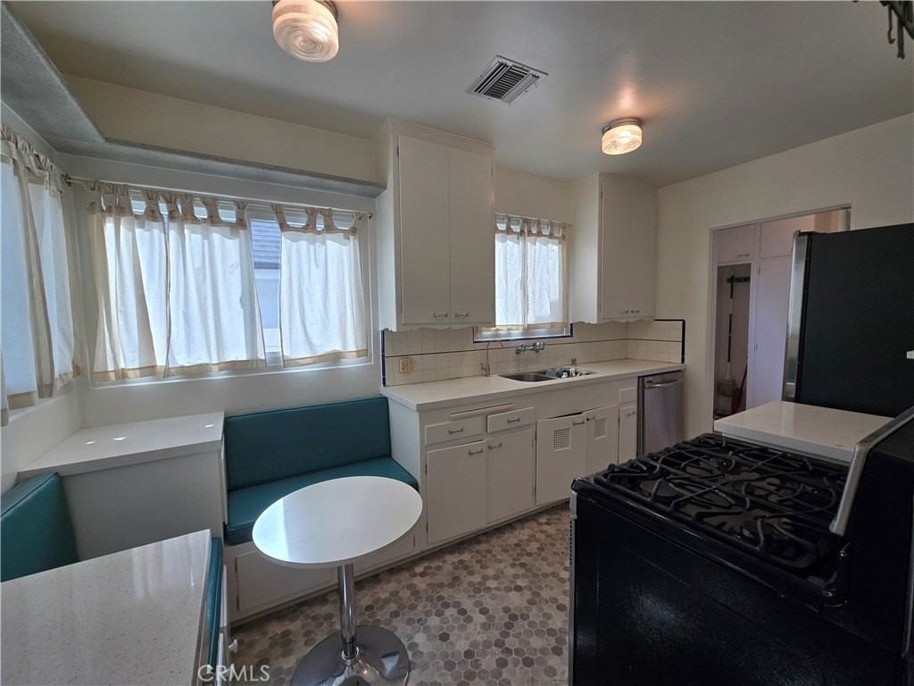 5111 Ledge Ave - Photo 6 of 17