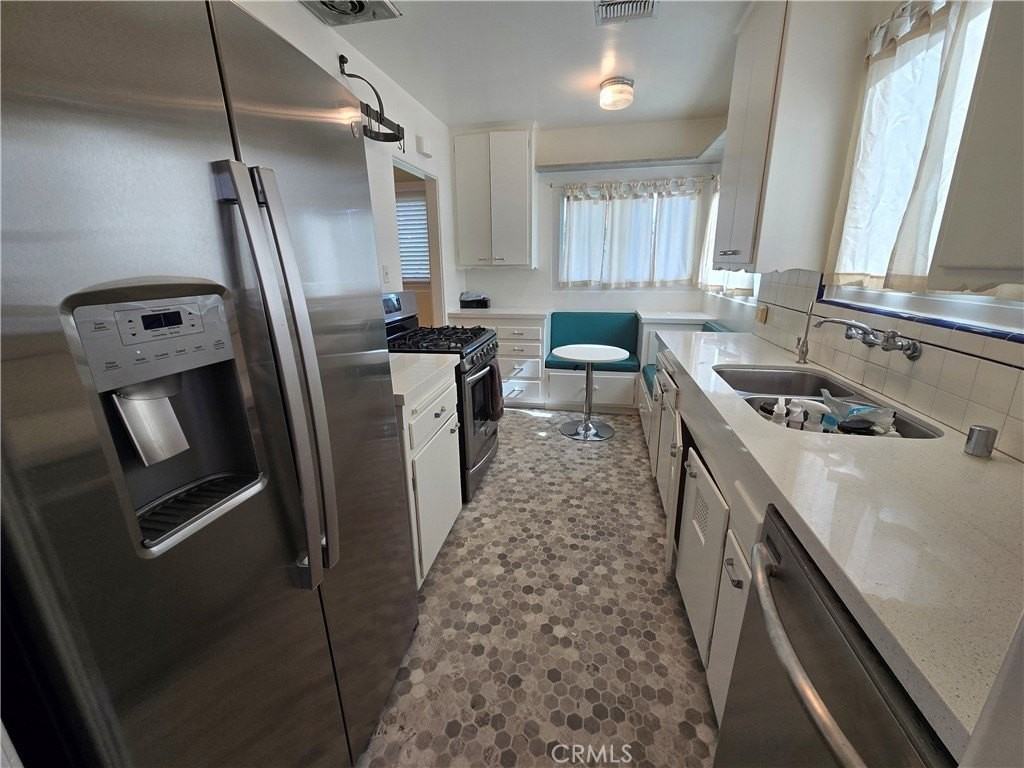 5111 Ledge Ave - Photo 7 of 17