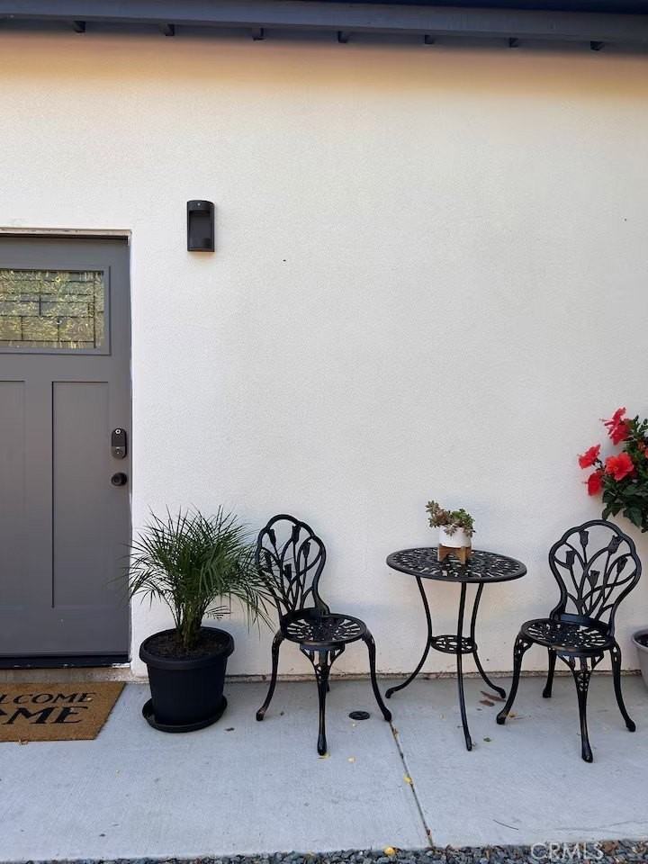 311 W Green St - Photo 2 of 15