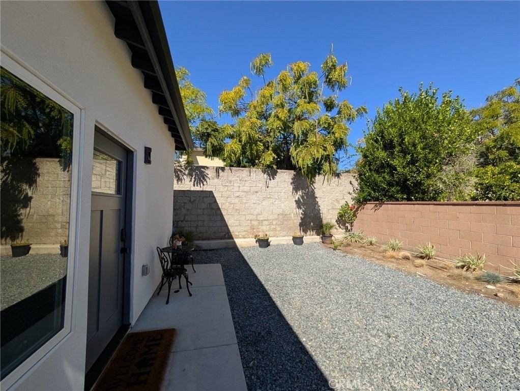 311 W Green St - Photo 4 of 15