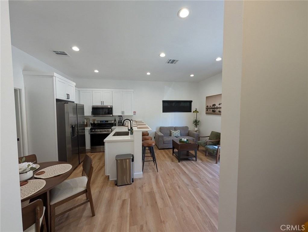 311 W Green St - Photo 5 of 15