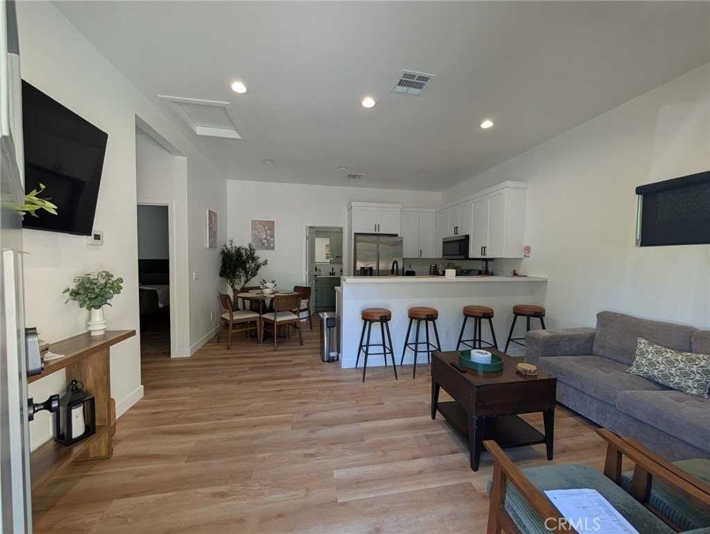 311 W Green St - Photo 7 of 15