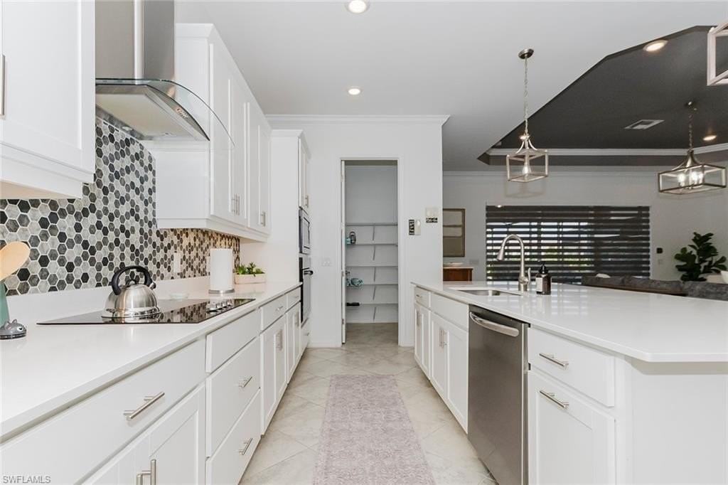 5938 Berwick Ln - Photo 5 of 47