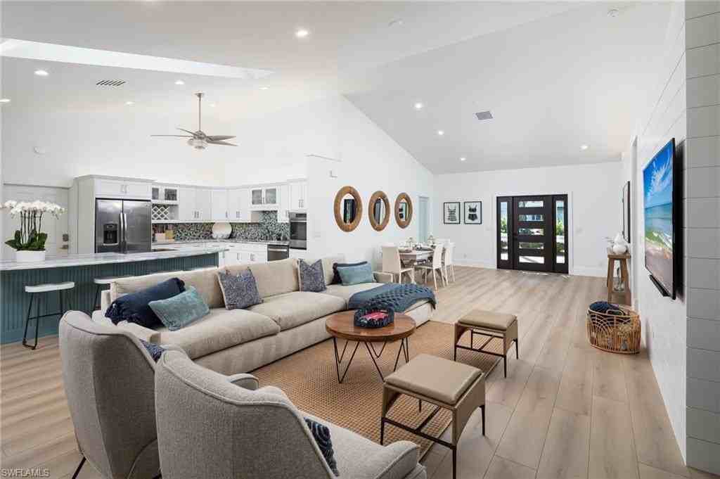 339 4th Ave N - Photo 2 of 48