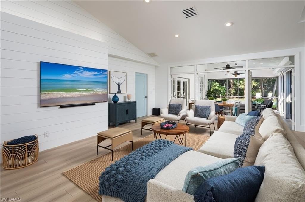 339 4th Ave N - Photo 4 of 48