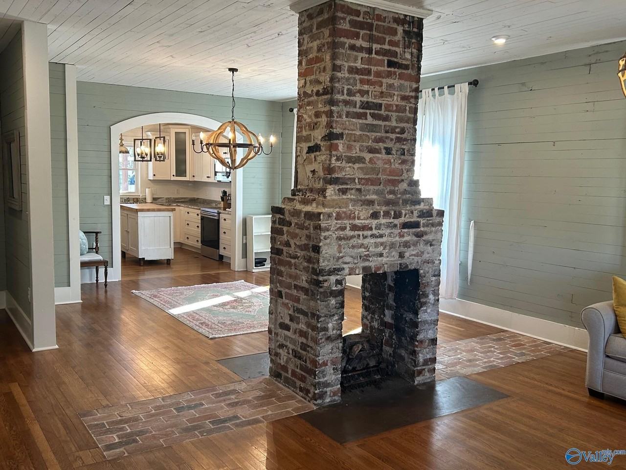 704 Barkley St Sw - Photo 4 of 19