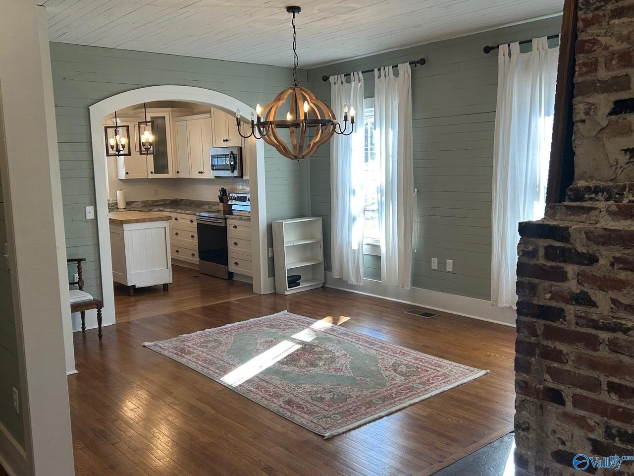 704 Barkley St Sw - Photo 7 of 19