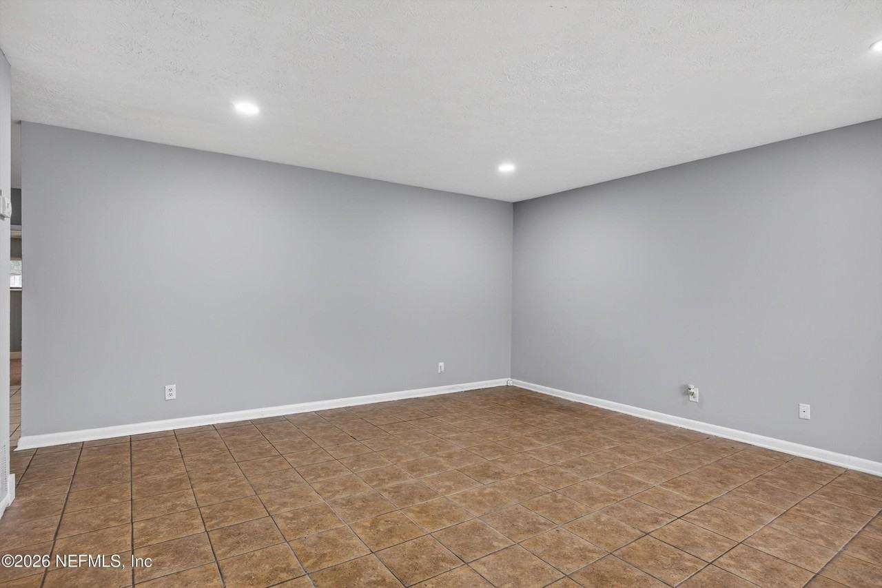 7815 Jaguar Dr - Photo 6 of 33