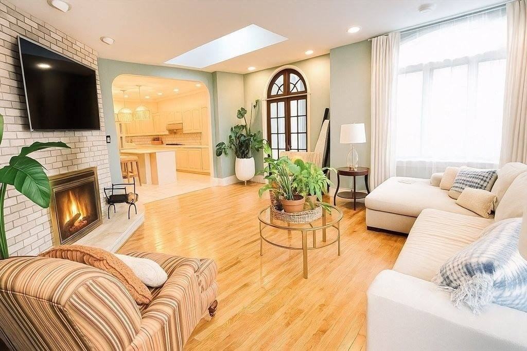 177 Springfield St - Photo 4 of 26