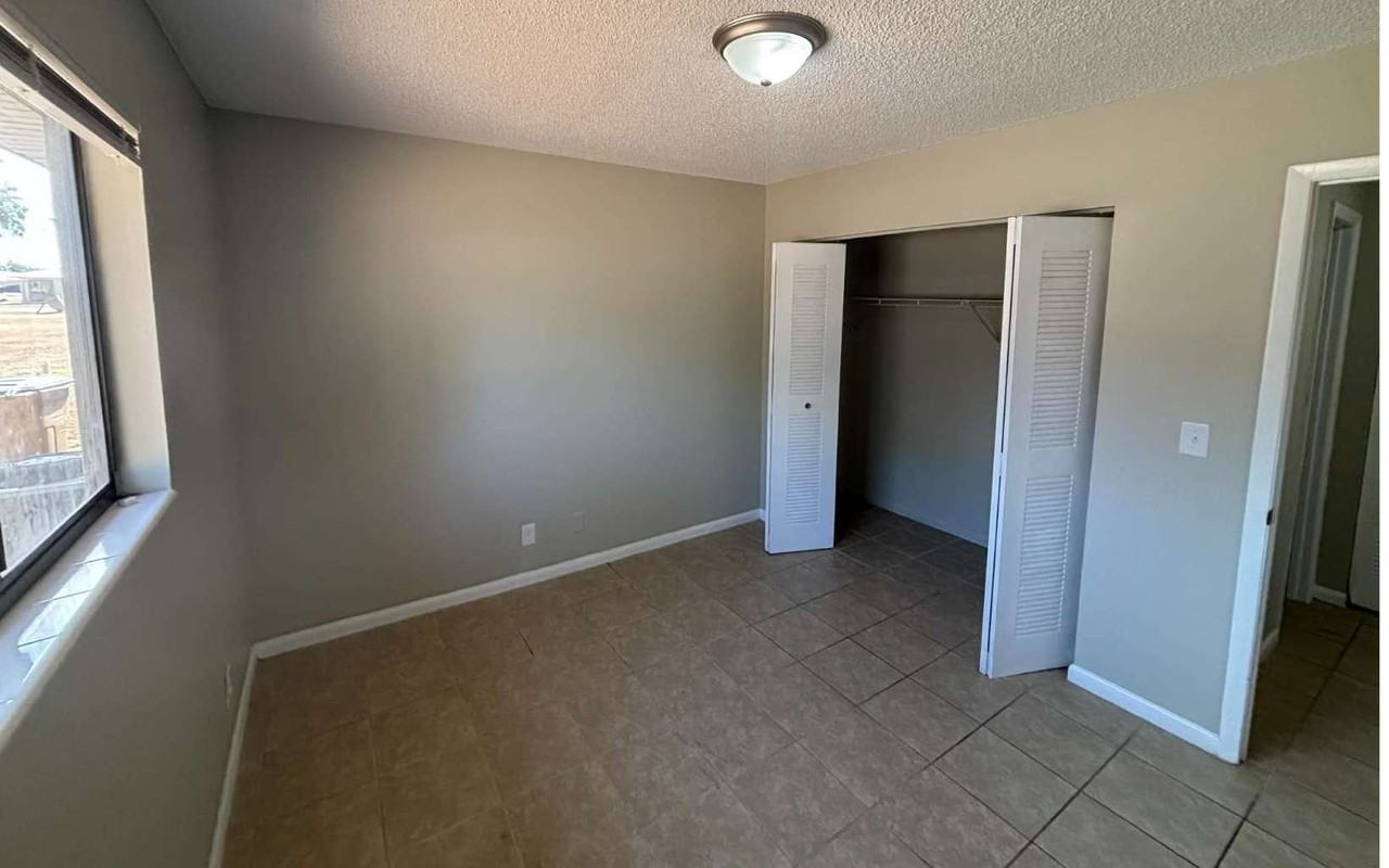 519 Nw Lake City Ave - Photo 5 of 7