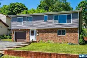 featured image of 19 Southwynde Dr