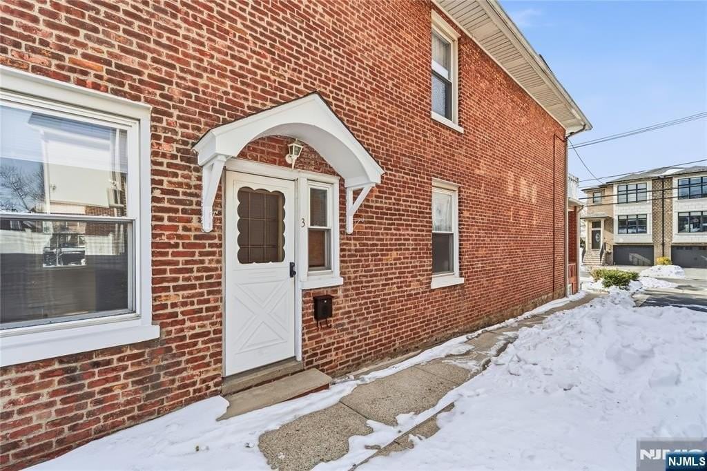 720 Grove Ave - Photo 4 of 12