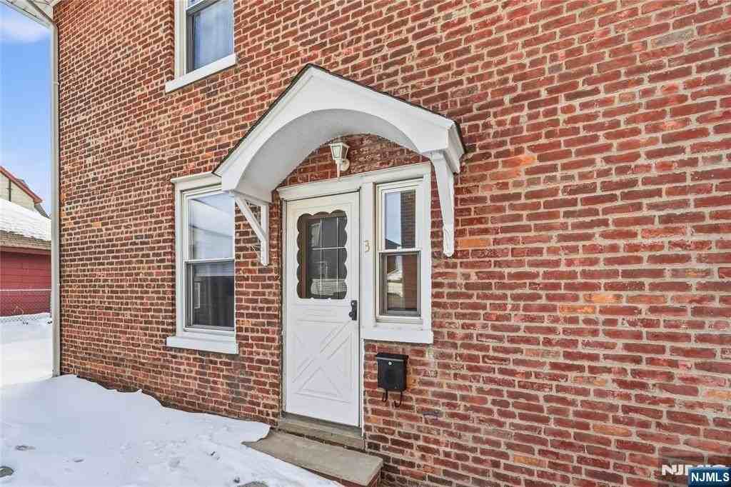 720 Grove Ave - Photo 5 of 12