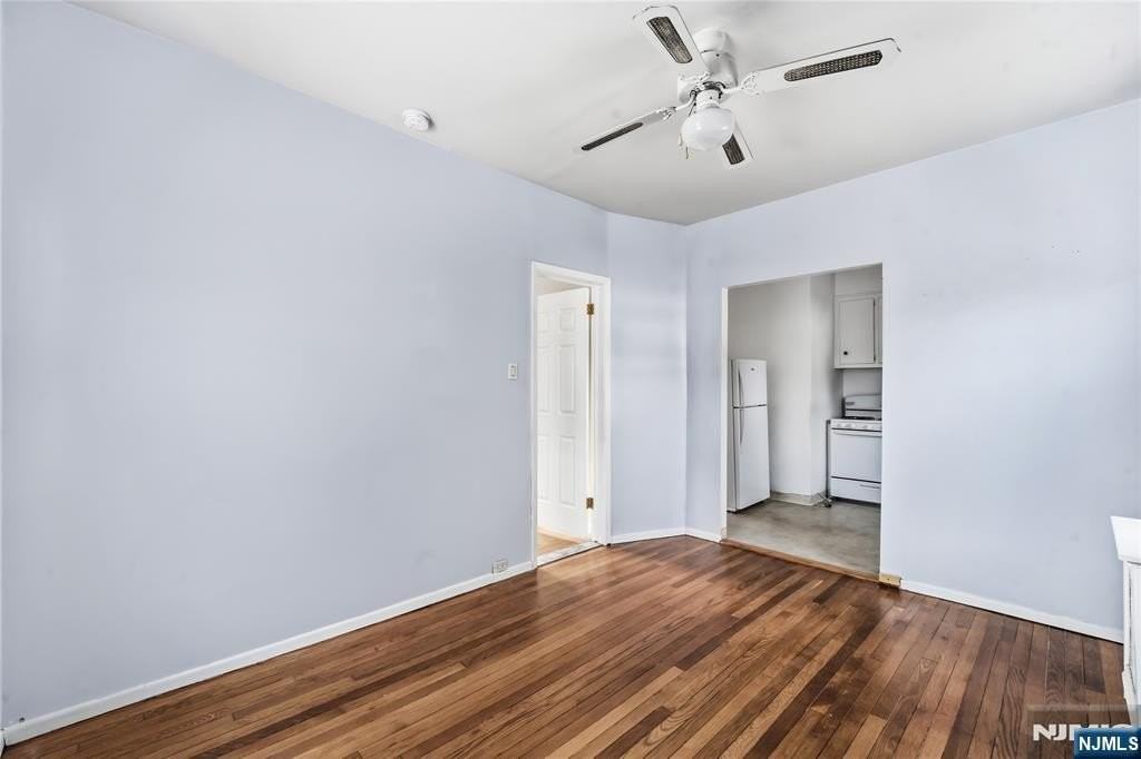 720 Grove Ave - Photo 6 of 12