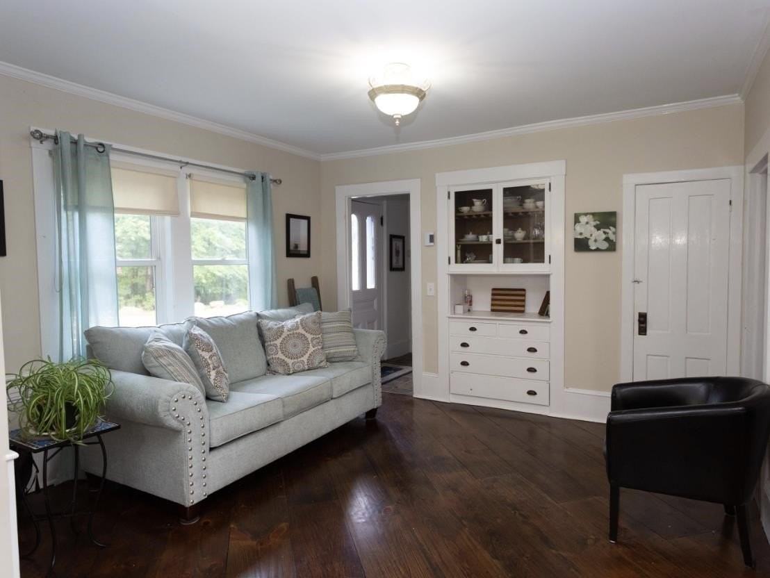 380 Sagamore Rd - Photo 2 of 15