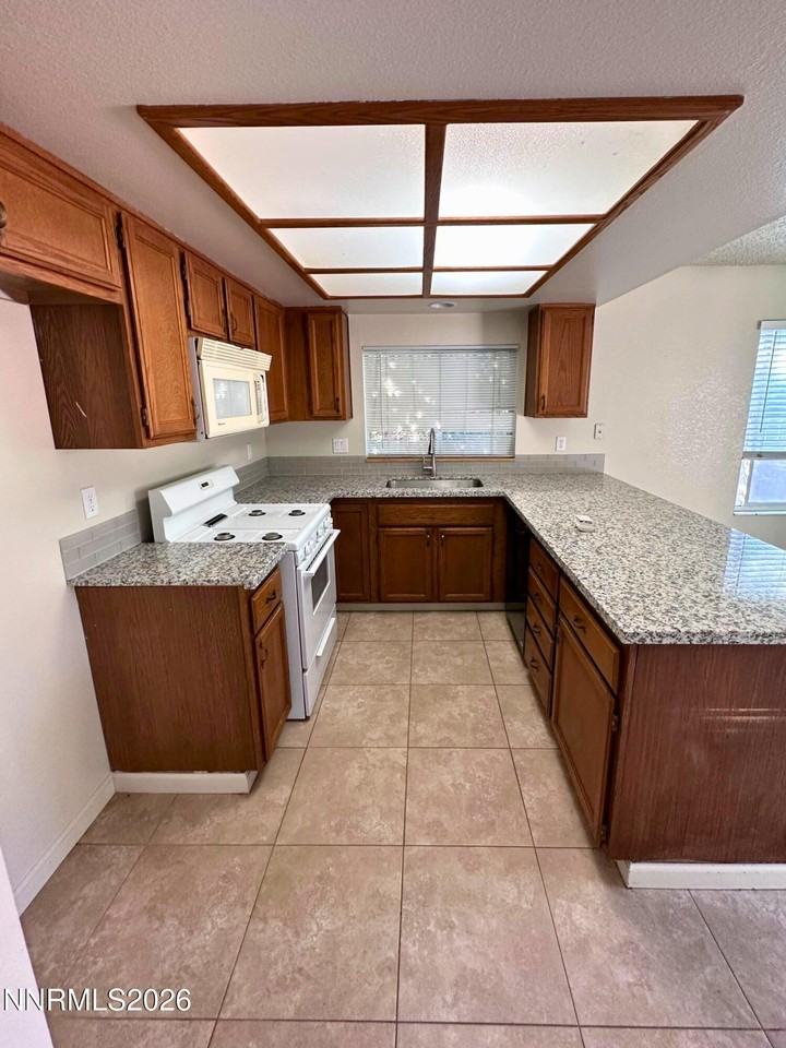 1841 Burnside Dr - Photo 2 of 13