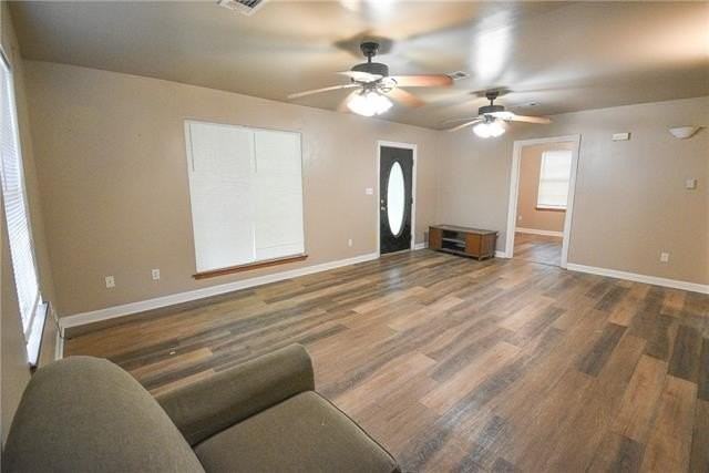 20069 Esterbrook Rd - Photo 2 of 11