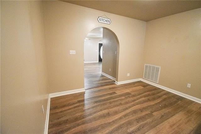 20069 Esterbrook Rd - Photo 3 of 11