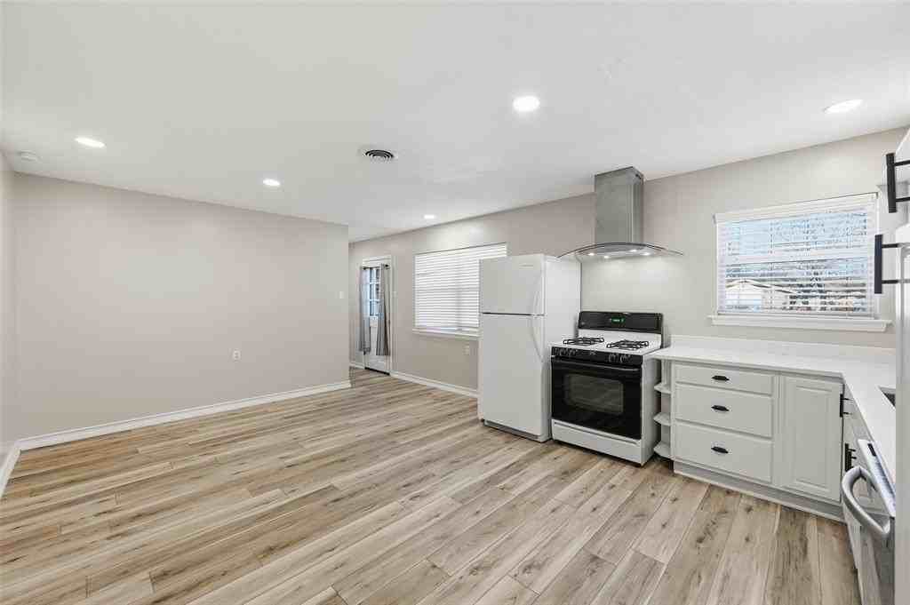 2015 Salem St - Photo 4 of 22