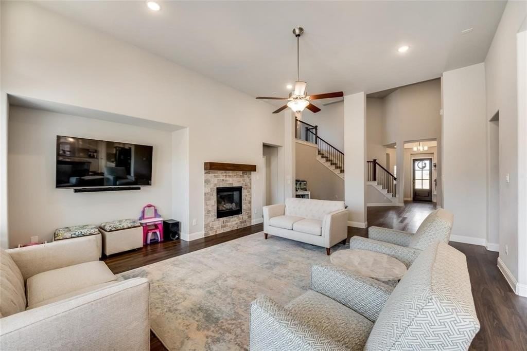 1228 Carinna Dr - Photo 5 of 24