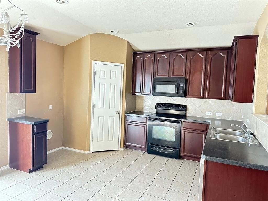 590 Arthur Dr - Photo 3 of 16