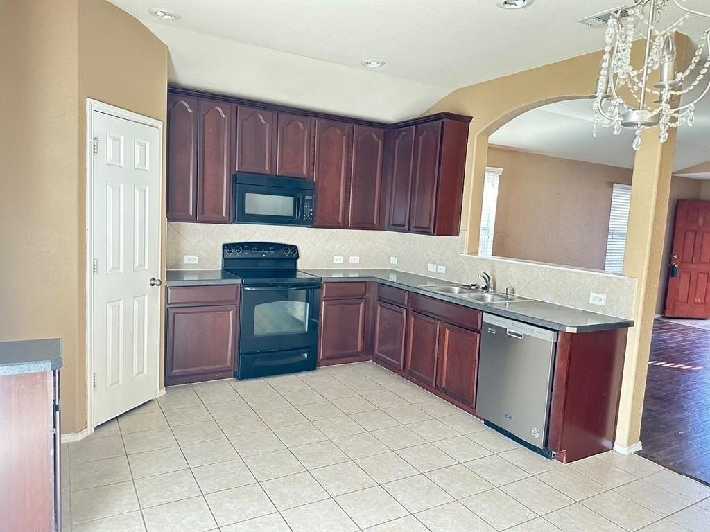 590 Arthur Dr - Photo 4 of 16