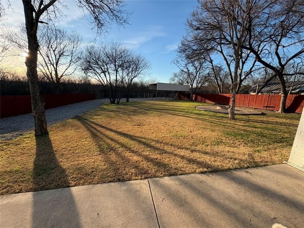 928 Noah St - Photo 5 of 19