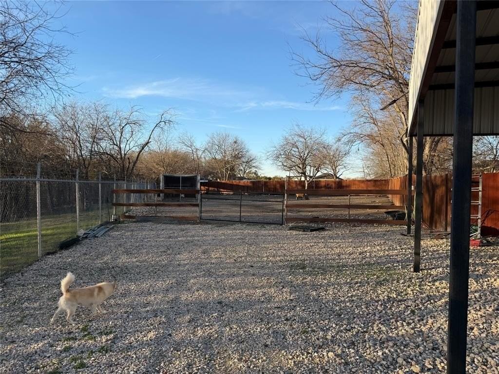 928 Noah St - Photo 7 of 19