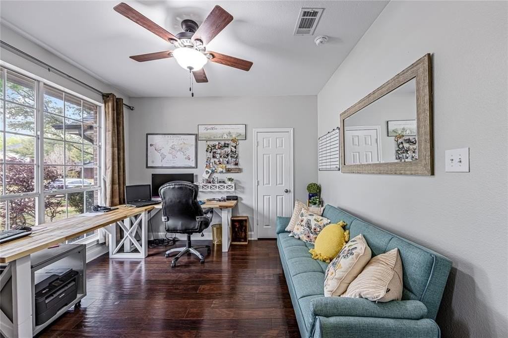 1534 Wayside Dr - Photo 3 of 19