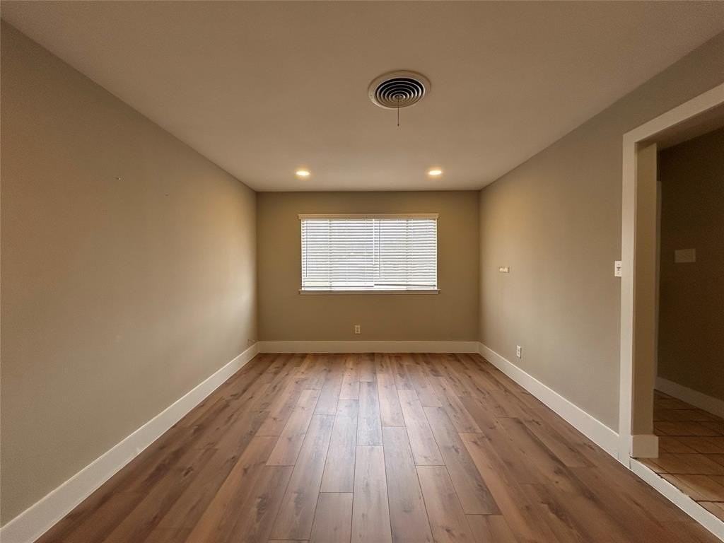 5556 Macarthur Dr - Photo 6 of 25