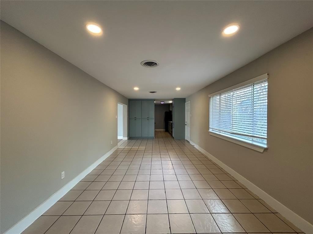 5556 Macarthur Dr - Photo 7 of 25